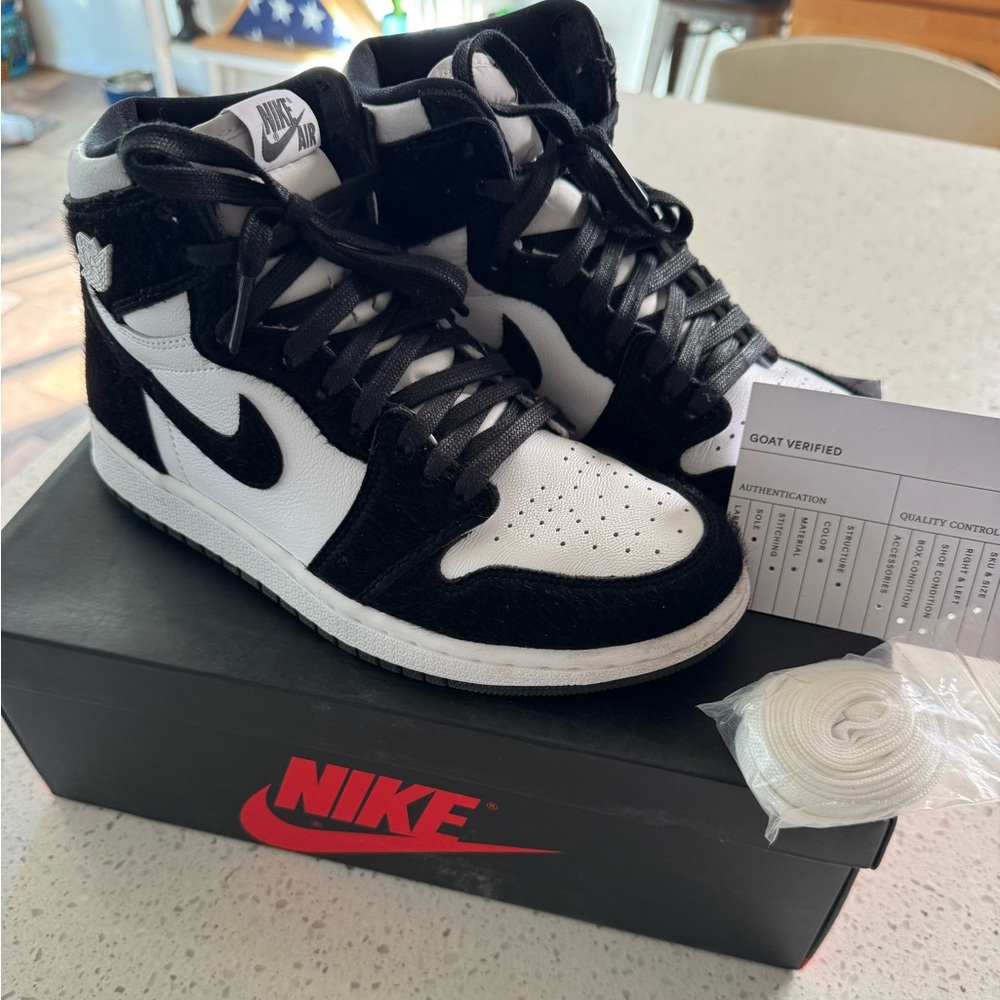Nike Air Jordan 1 Womans 7.5 Retro High OG Fur Shoes